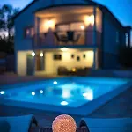 R&b Heated Pool Vrpolje