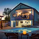 فيلة R&b Heated Pool Vrpolje
