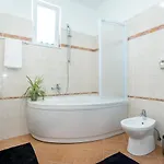 R&b Heated Pool ヴィラ Vrpolje