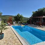 R&b Heated Pool Vrpolje