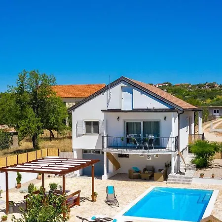 R&b Heated Pool * Vrpolje