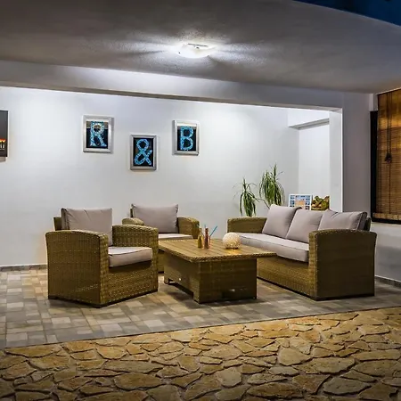 R&b Heated Pool * Vrpolje