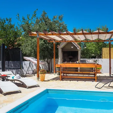 Villa R&b Heated Pool Vrpolje