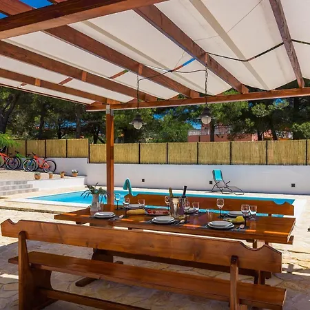 R&b Heated Pool * Vrpolje