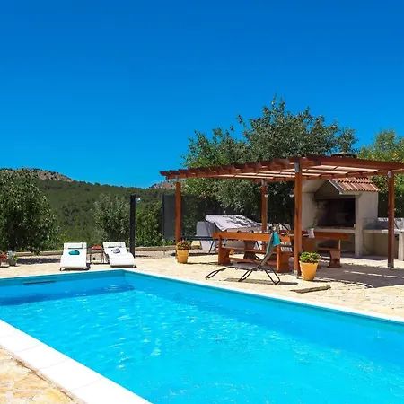 R&b Heated Pool Villa Vrpolje