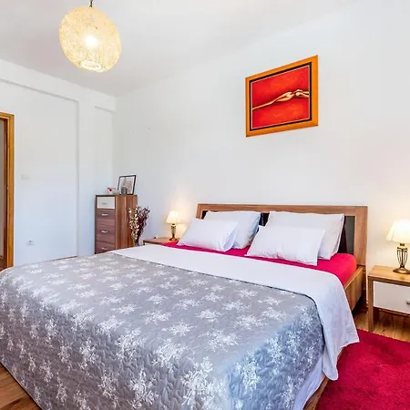 R&b Heated Pool * Vrpolje