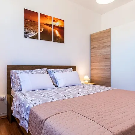 R&b Heated Pool * Vrpolje