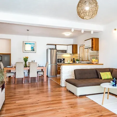 R&b Heated Pool * Vrpolje