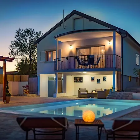 Villa R&b Heated Pool Vrpolje