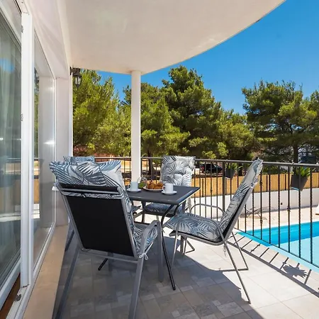 Villa R&b Heated Pool Vrpolje