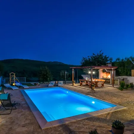 Villa R&b Heated Pool Vrpolje