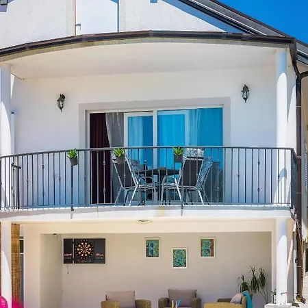 R&b Heated Pool * Vrpolje