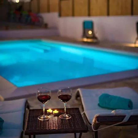 R&b Heated Pool * Vrpolje
