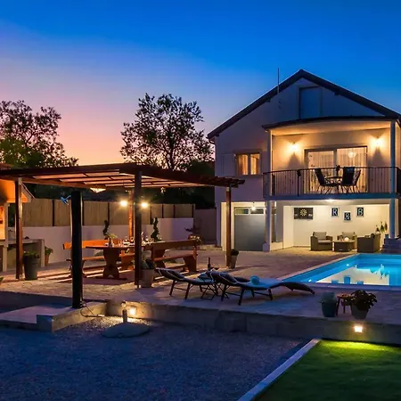 R&b Heated Pool Villa *