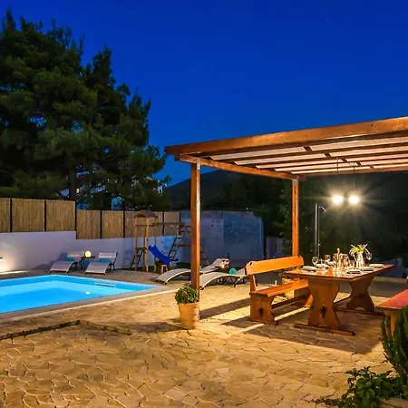 R&b Heated Pool * Vrpolje