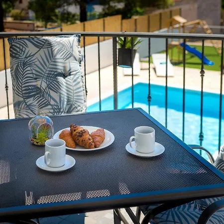 R&b Heated Pool * Vrpolje