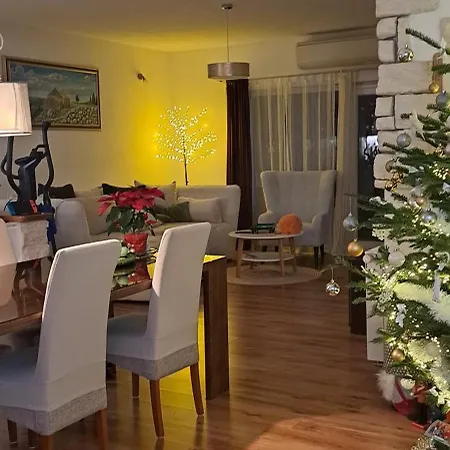 R&b Heated Pool Vrpolje