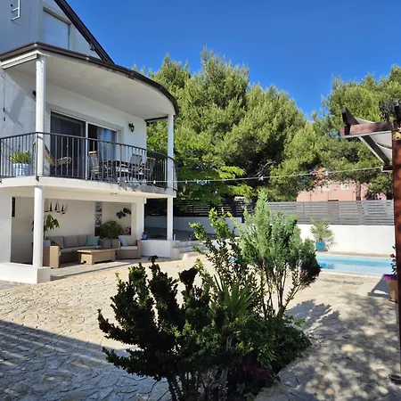 Villa R&b Heated Pool Vrpolje