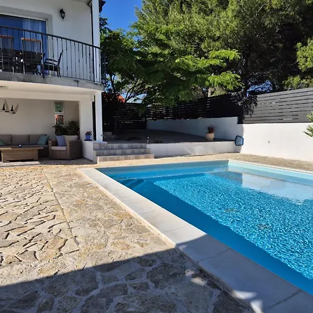 R&b Heated Pool *
