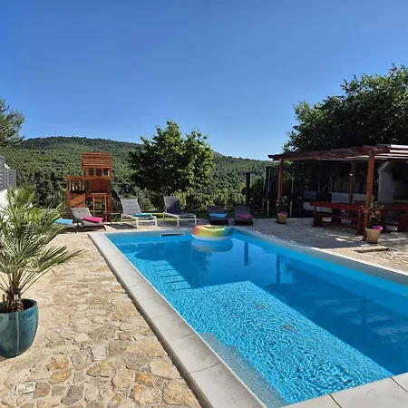 R&b Heated Pool Vrpolje