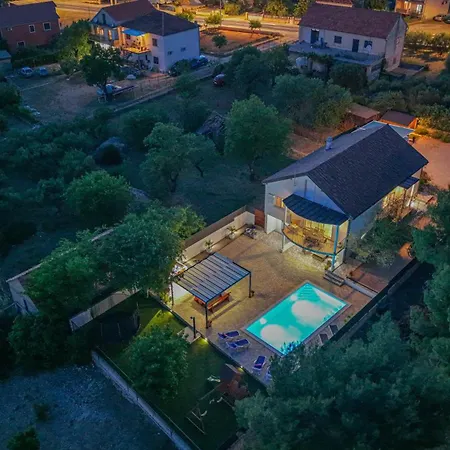 R&b Heated Pool *
