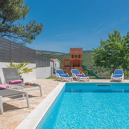 R&b Heated Pool *