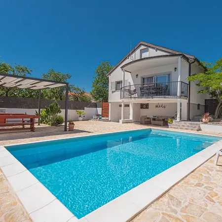 R&b Heated Pool