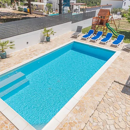 R&b Heated Pool *