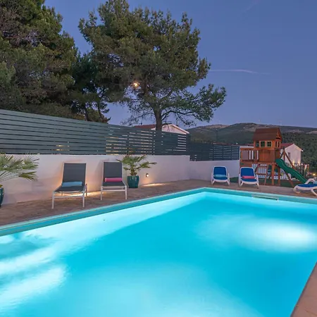 R&b Heated Pool 别墅 Vrpolje