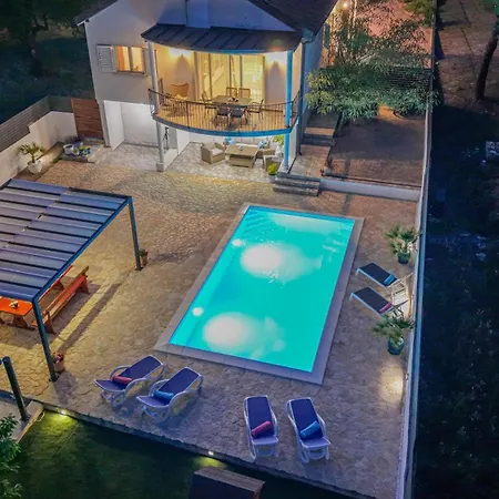 R&b Heated Pool