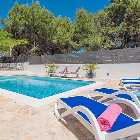 R&b Heated Pool *