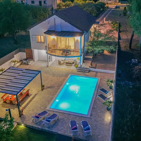 别墅 R&b Heated Pool Vrpolje