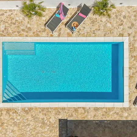 R&b Heated Pool 别墅
