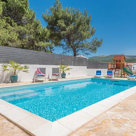 R&b Heated Pool 别墅 Vrpolje