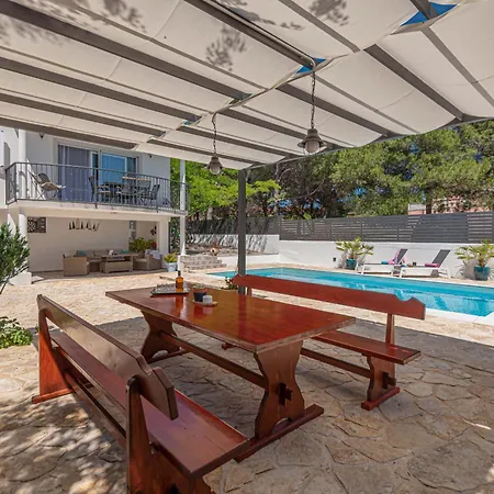 R&b Heated Pool 别墅