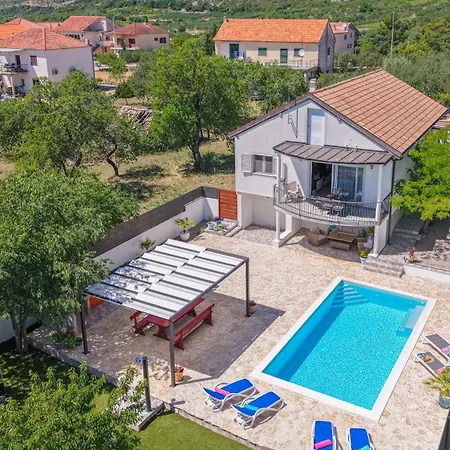 R&b Heated Pool 别墅 Vrpolje