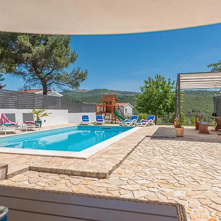 R&b Heated Pool * Vrpolje