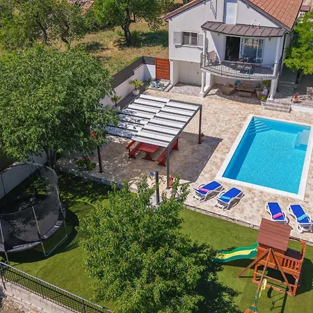 R&b Heated Pool *