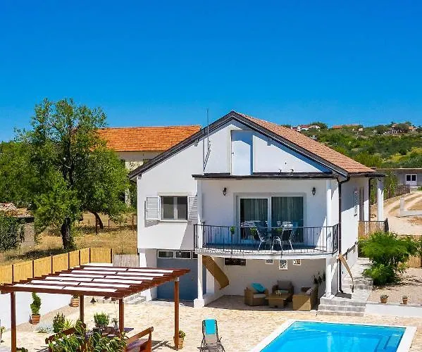 R&b Heated Pool * Vrpolje