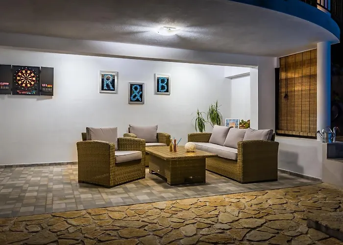 R&b Heated Pool * Vrpolje