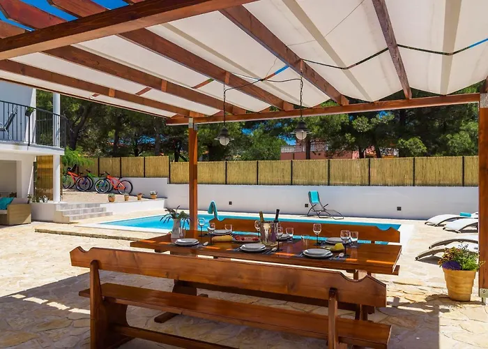 R&b Heated Pool * Vrpolje