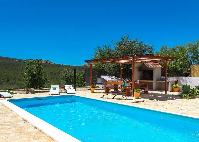 R&b Heated Pool Villa Vrpolje