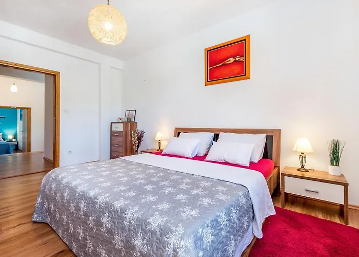 R&b Heated Pool * Vrpolje