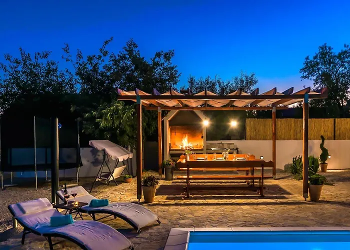 R&b Heated Pool Villa Vrpolje