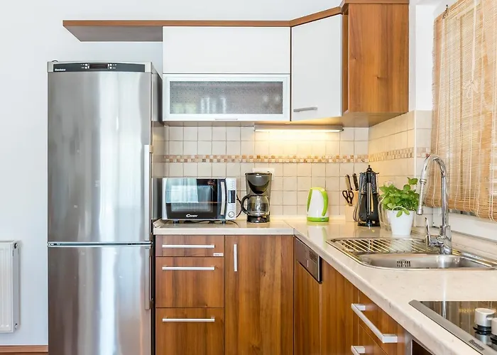 R&b Heated Pool Vrpolje