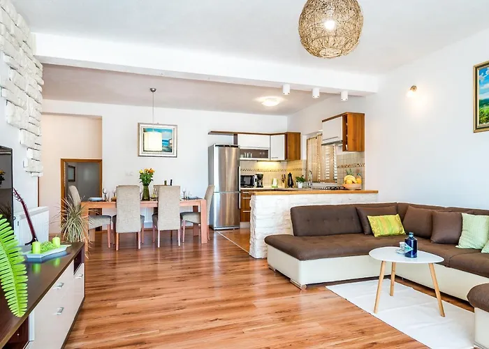 R&b Heated Pool * Vrpolje