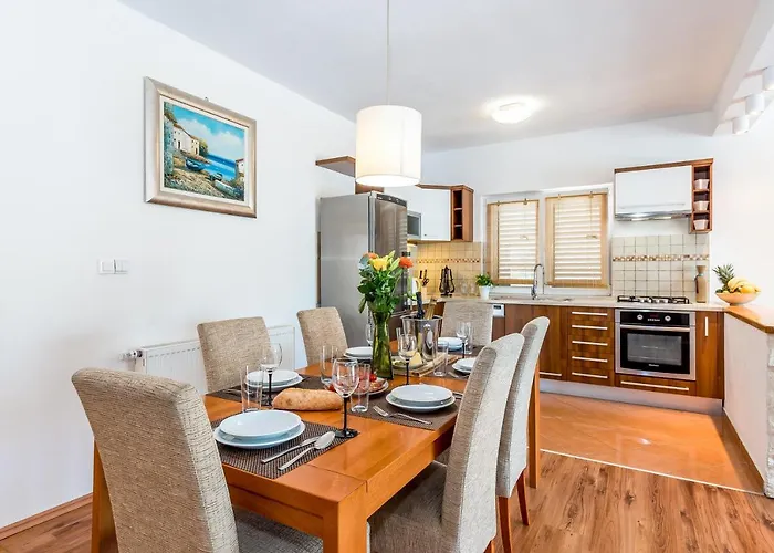 R&b Heated Pool Villa Vrpolje