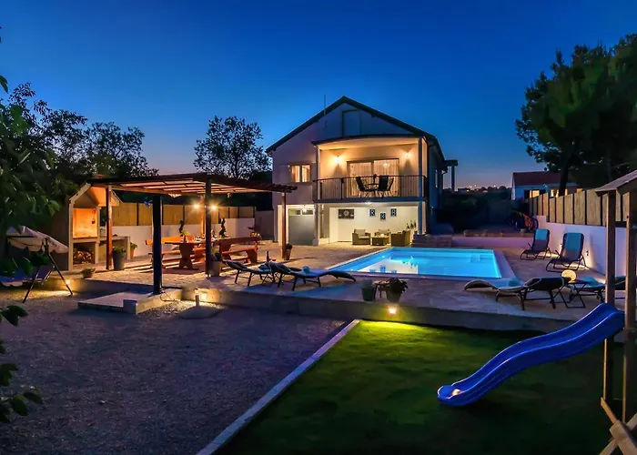 R&b Heated Pool Villa