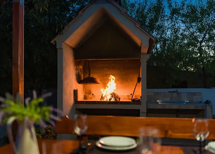 R&b Heated Pool Villa Vrpolje