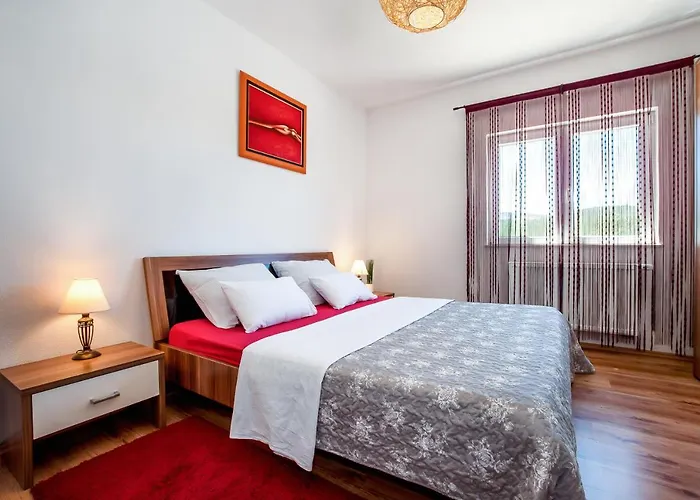 R&b Heated Pool Villa Vrpolje